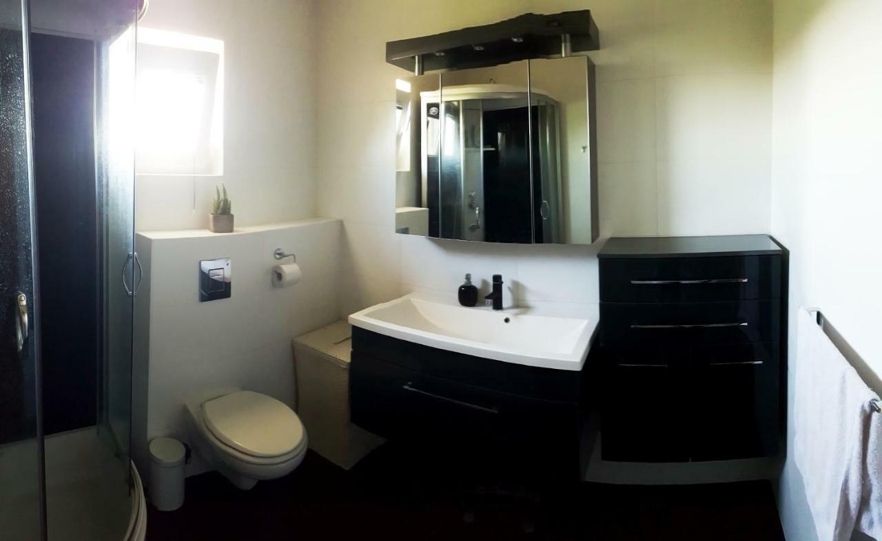King Of The Hill Apartment Zagorska Sela Bagian luar foto